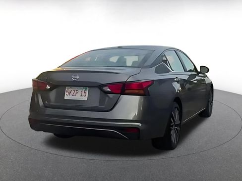 Used 2025 Nissan Altima 2.5 SV FWD image 12