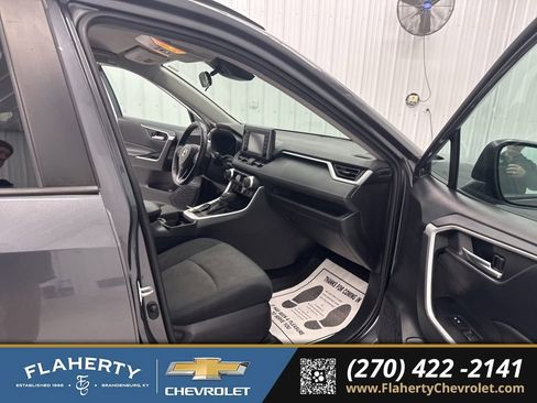 Used 2021 Toyota RAV4 XLE w/ XLE Grade Weather Package image 14