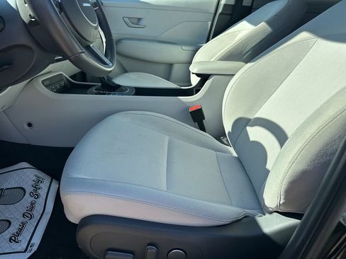 Used 2025 Hyundai Kona SEL image 9