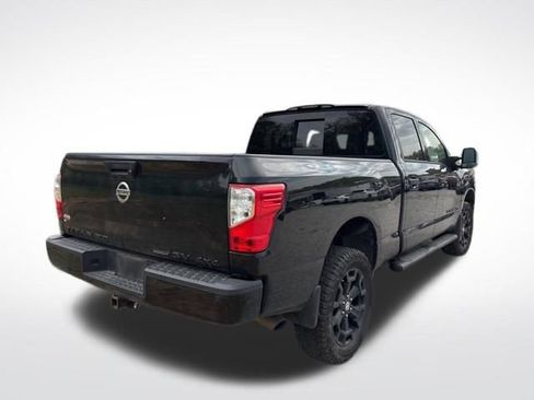Used 2018 Nissan Titan SV w/ SV Convenience Package image 5