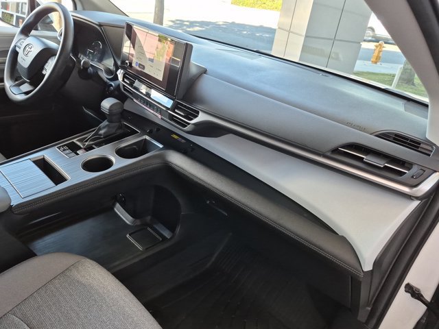 Certified 2026 Toyota Sienna LE FWD image 6