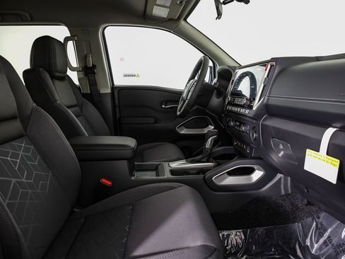 New 2025 Nissan Frontier SV w/ SV Convenience Package image 18