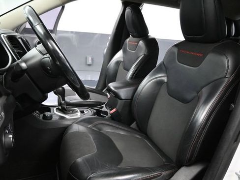 Used 2015 Jeep Cherokee Trailhawk AWD/4WD image 22