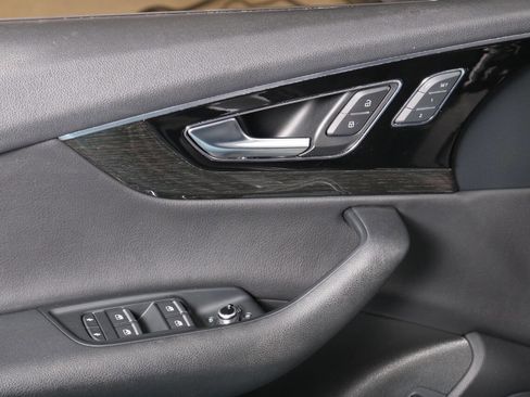 Used 2018 Audi Q7 3.0T Prestige w/ Prestige Package image 19