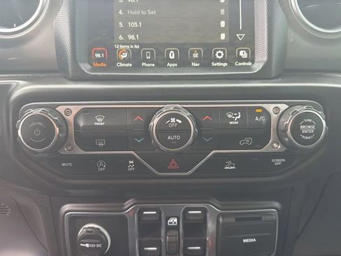 Used 2023 Jeep Wrangler Unlimited Sahara AWD/4WD image 18