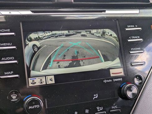 Used 2020 Toyota Camry XLE image 13