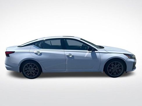 Used 2024 Nissan Altima 2.0 SR FWD image 2