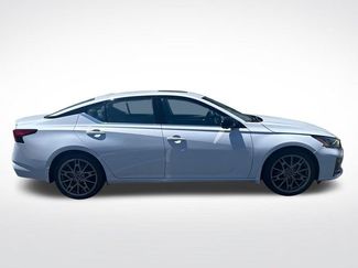 Used 2024 Nissan Altima 2.0 SR FWD video 2
