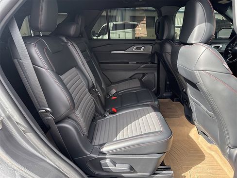 Used 2025 Ford Explorer ST-Line image 17