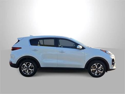 Used 2022 Kia Sportage LX image 9