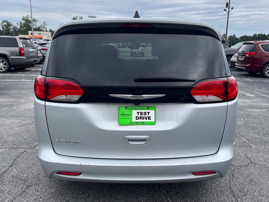 Used 2024 Chrysler Voyager LX FWD image 5