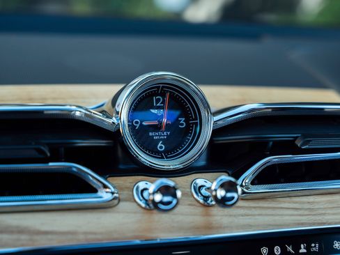 Used 2023 Bentley Bentayga image 34