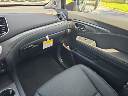 Used 2025 Honda Ridgeline RTL image 14