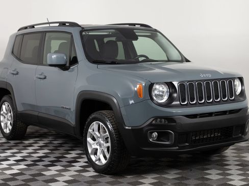 Used 2017 Jeep Renegade Latitude w/ Trailer Tow Group AWD/4WD image 11