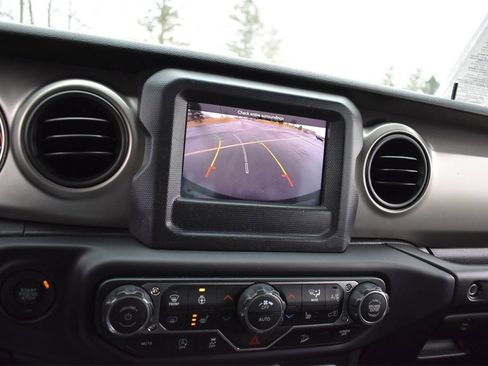 Used 2018 Jeep Wrangler Sport image 23