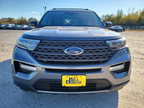 Used 2022 Ford Explorer XLT w/ Equipment Group 202A image 2
