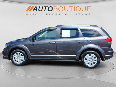 Used 2019 Dodge Journey SE FWD image 2