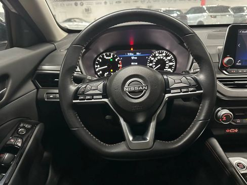 Used 2024 Nissan Altima 2.5 SR FWD image 10