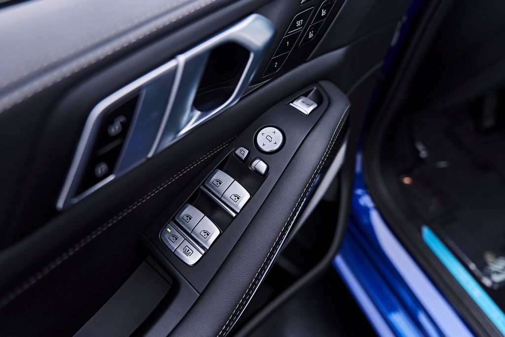 Used 2025 BMW ALPINA XB7 AWD/4WD image 42
