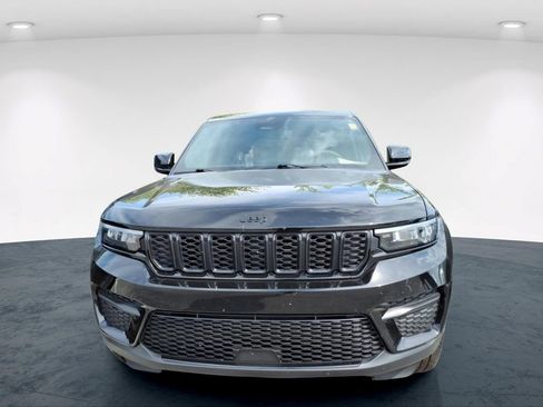 Certified 2024 Jeep Grand Cherokee Altitude AWD/4WD image 7