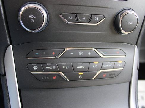 Used 2016 Ford Edge SEL w/ Equipment Group 201A FWD image 34