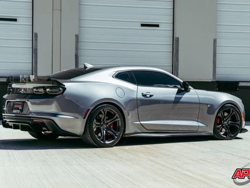 Used 2020 Chevrolet Camaro SS RWD image 5