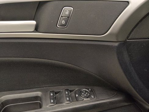 Used 2020 Ford Fusion SE image 27