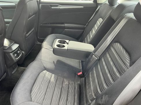 Used 2016 Ford Fusion SE FWD image 14