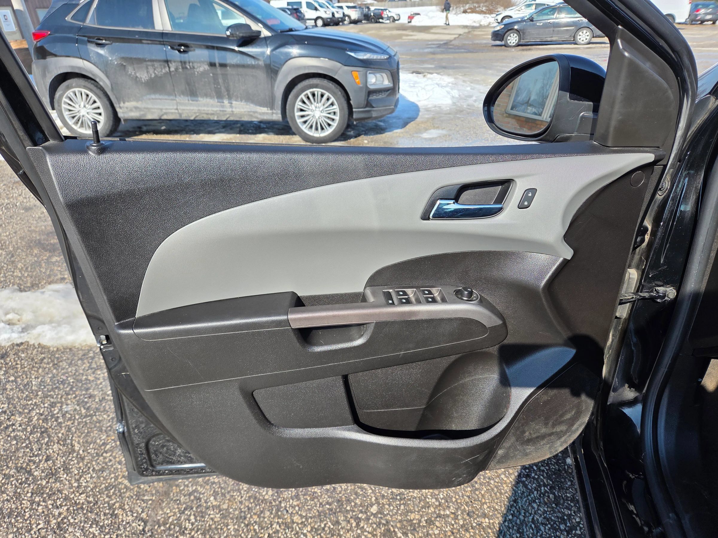Used 2019 Chevrolet Sonic Premier FWD image 12