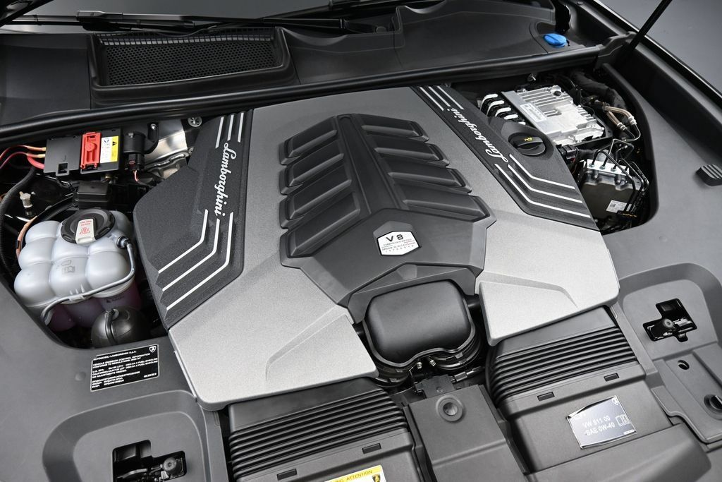 Used 2022 Lamborghini Urus AWD/4WD image 35