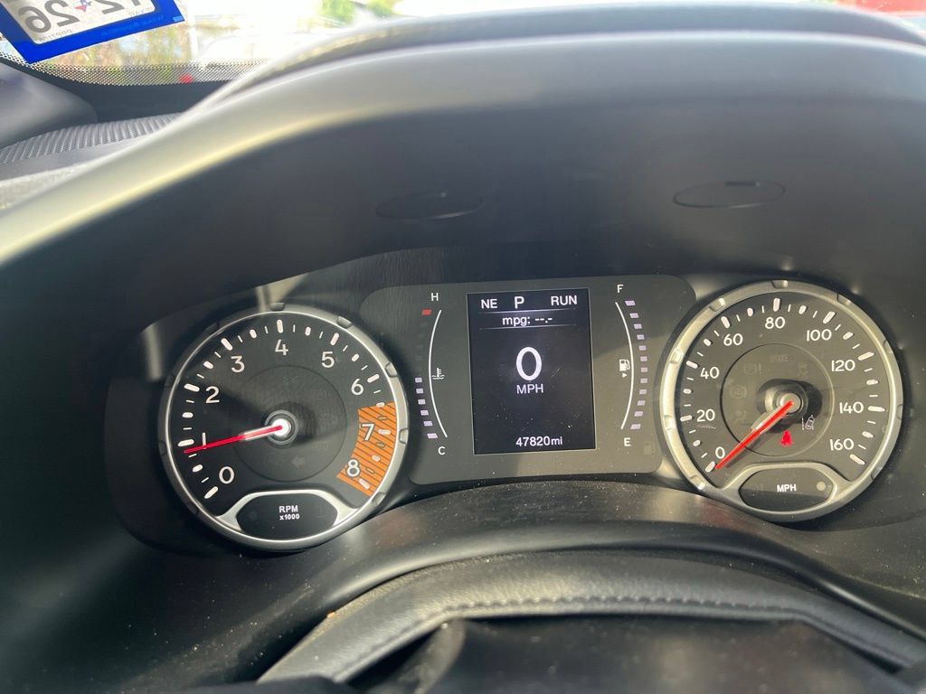 Used 2023 Jeep Renegade Latitude AWD/4WD image 11