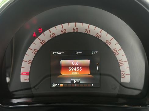 Used 2016 smart fortwo passion RWD image 9