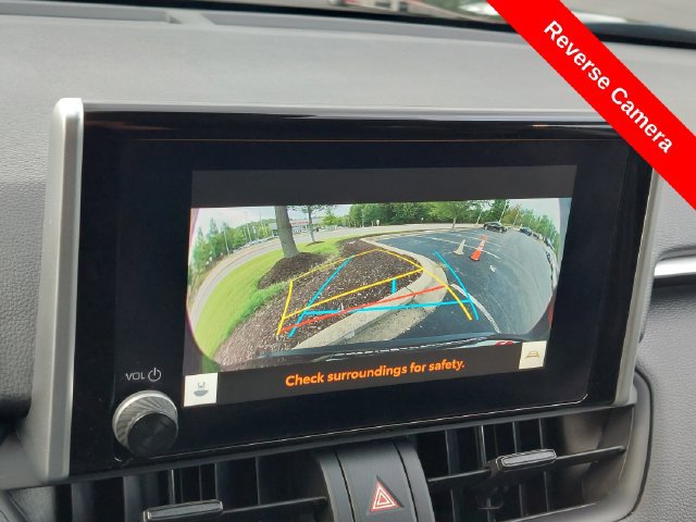 Used 2025 Toyota RAV4 LE AWD/4WD image 11