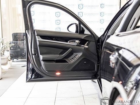 Used 2015 Porsche Panamera 4 image 32