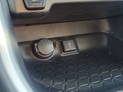 Used 2021 Toyota RAV4 LE image 31