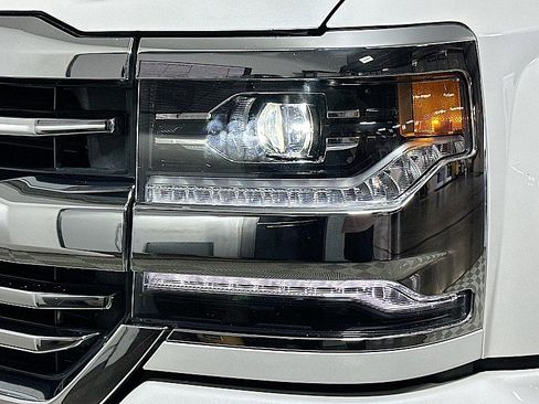 Used 2018 Chevrolet Silverado 1500 High Country AWD/4WD image 34