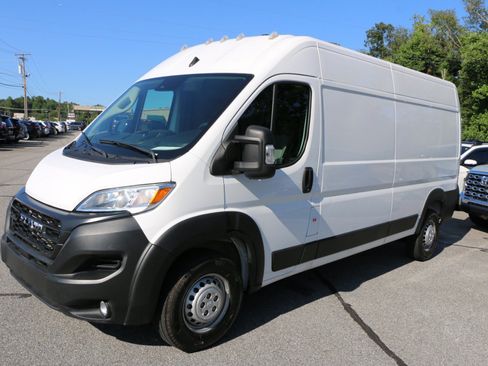 Used 2025 RAM ProMaster 2500 w/ Convenience Group FWD image 1