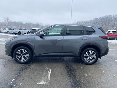 Used 2022 Nissan Rogue SV image 6