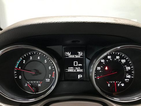 Used 2011 Jeep Grand Cherokee Laredo w/ Security & Convenience Group AWD/4WD image 22