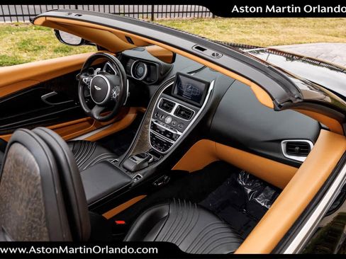 Used 2019 Aston Martin DB11 Volante image 57