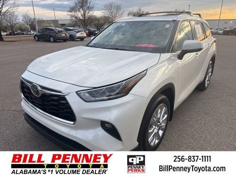 Used 2021 Toyota Highlander Limited image 1