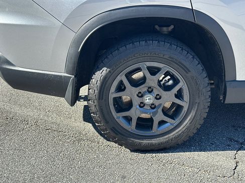 Used 2025 Honda Pilot TrailSport image 17