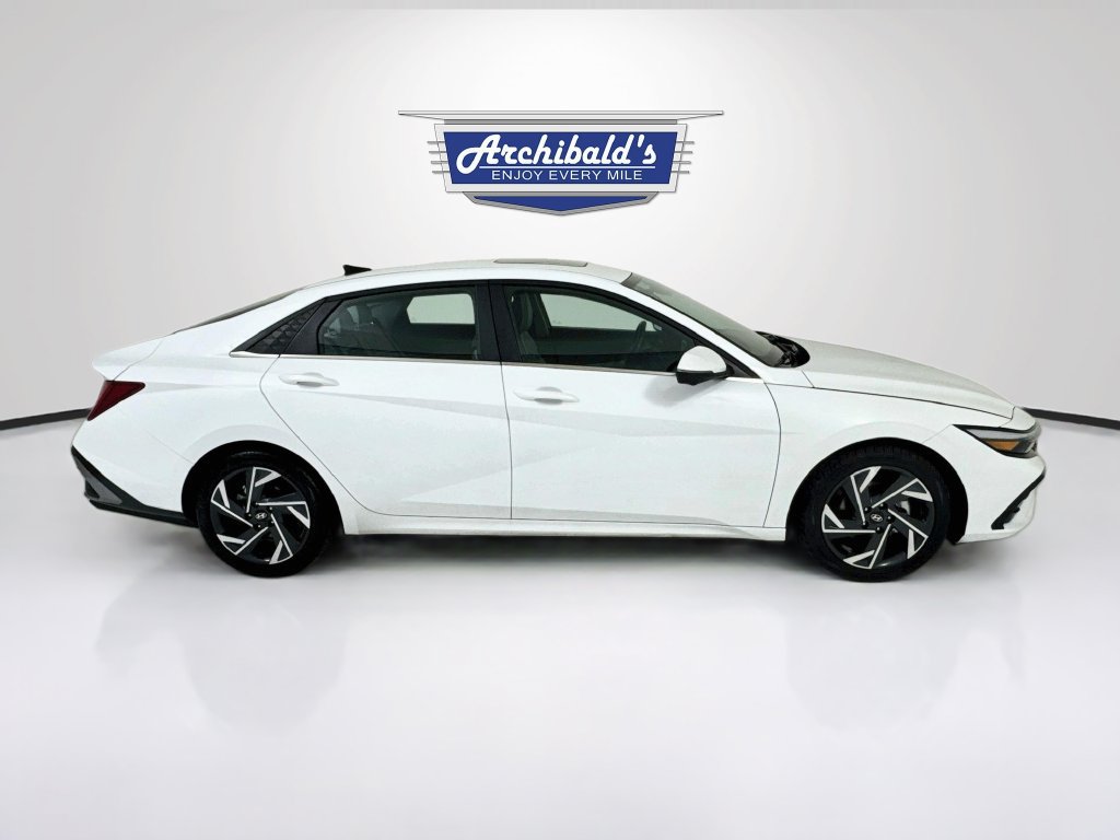 Used 2024 Hyundai Elantra Limited FWD image 9