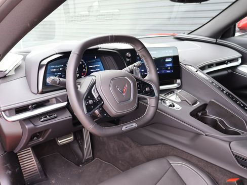 Used 2025 Chevrolet Corvette Z06 RWD image 11