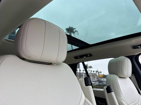 Certified 2025 Land Rover Range Rover SE AWD/4WD image 18
