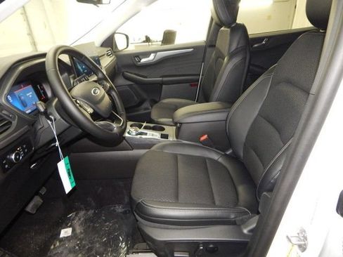 New 2025 Ford Escape SE FWD image 14
