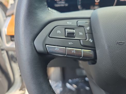 Used 2024 Cadillac XT4 Premium Luxury w/ Technology Package FWD image 17