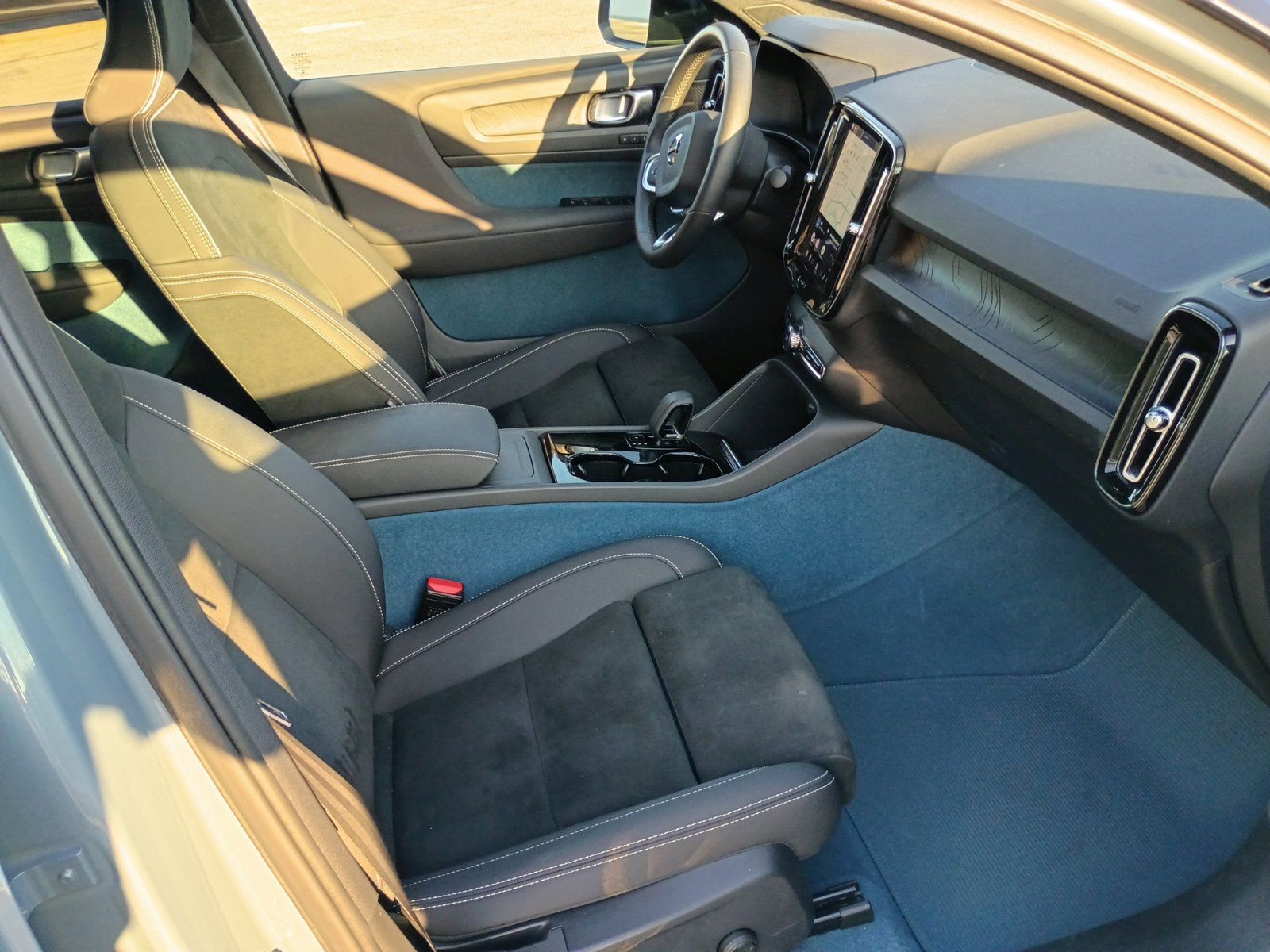 Certified 2022 Volvo C40 P8 Recharge Ultimate AWD/4WD image 8
