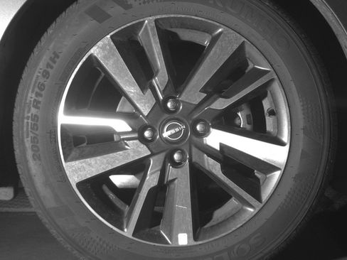 Used 2025 Nissan Versa SV image 13