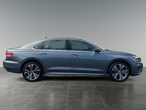 Used 2021 Volkswagen Passat 2.0T SE FWD image 8